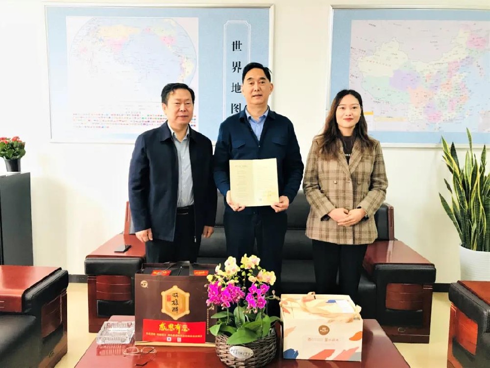 秋日里的祝福，愛心蛋糕送到家，雙雄醉為許志軍，殷肇晴董事長(zhǎng)慶祝生日