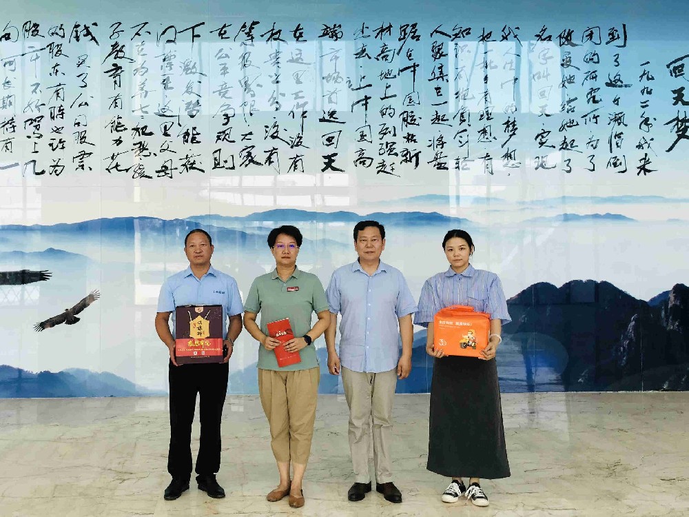 【雙雄醉贊助襄陽(yáng)企業(yè)家暖心工程系列報(bào)道】回天湖北基地總經(jīng)理張亞、副總經(jīng)理翰林、陽(yáng)光體檢總經(jīng)理王曦等收到暖心生日祝福