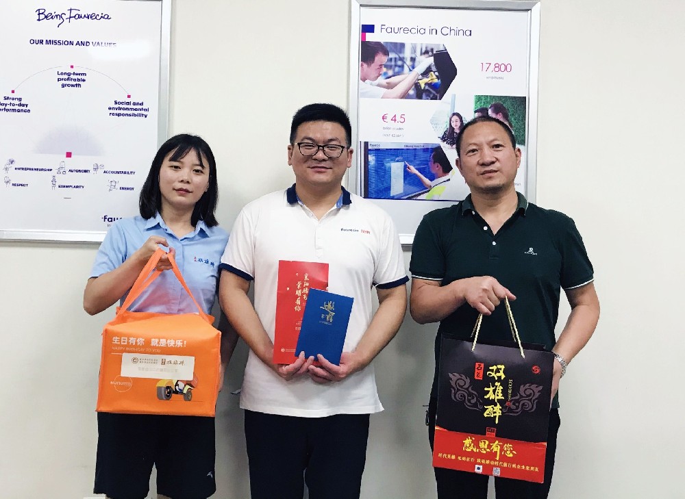【雙雄醉贊助襄陽(yáng)企業(yè)家暖心工程系列報(bào)道】企業(yè)家邱俊毅、李堅(jiān)等收到暖心生日祝福