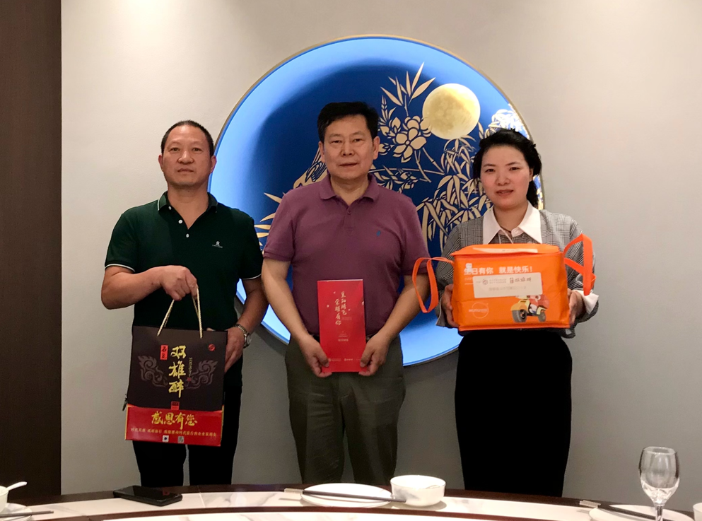 【雙雄醉贊助襄陽(yáng)企業(yè)家暖心工程系列報(bào)道】企業(yè)家申文寶、沈勇剛、王安進(jìn)等收到暖心生日祝福
