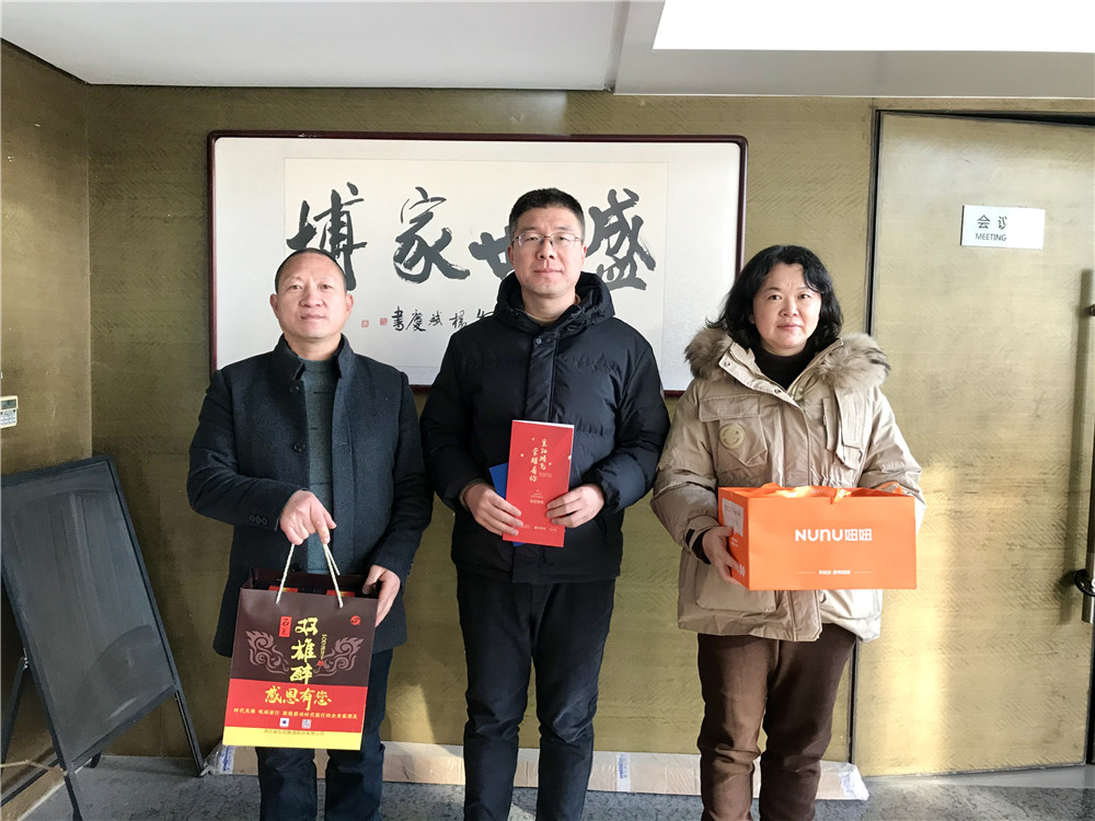 【雙雄醉贊助襄陽(yáng)企業(yè)家暖心工程系列報(bào)道】企業(yè)家?guī)浀聡?guó)、顏超等收到暖心生日祝福