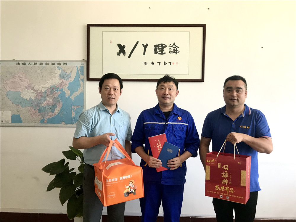 【雙雄醉贊助襄陽企業(yè)家暖心工程系列報道】企業(yè)家黎柏康、聞賽琦、申文寶等收到暖心生日祝福