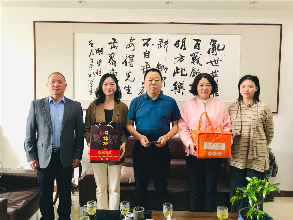 【雙雄醉贊助襄陽(yáng)企業(yè)家暖心工程系列報(bào)道】企業(yè)家吳偉、朱自軍等收到暖心生日祝福