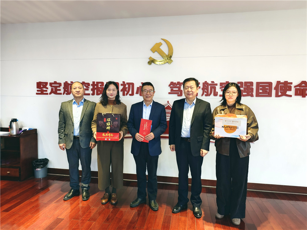 【雙雄醉贊助襄陽企業(yè)家暖心工程系列報道】企業(yè)家胥艷、謝遠(yuǎn)偉、楊輝、周方、王華忠等收到暖心生日祝福