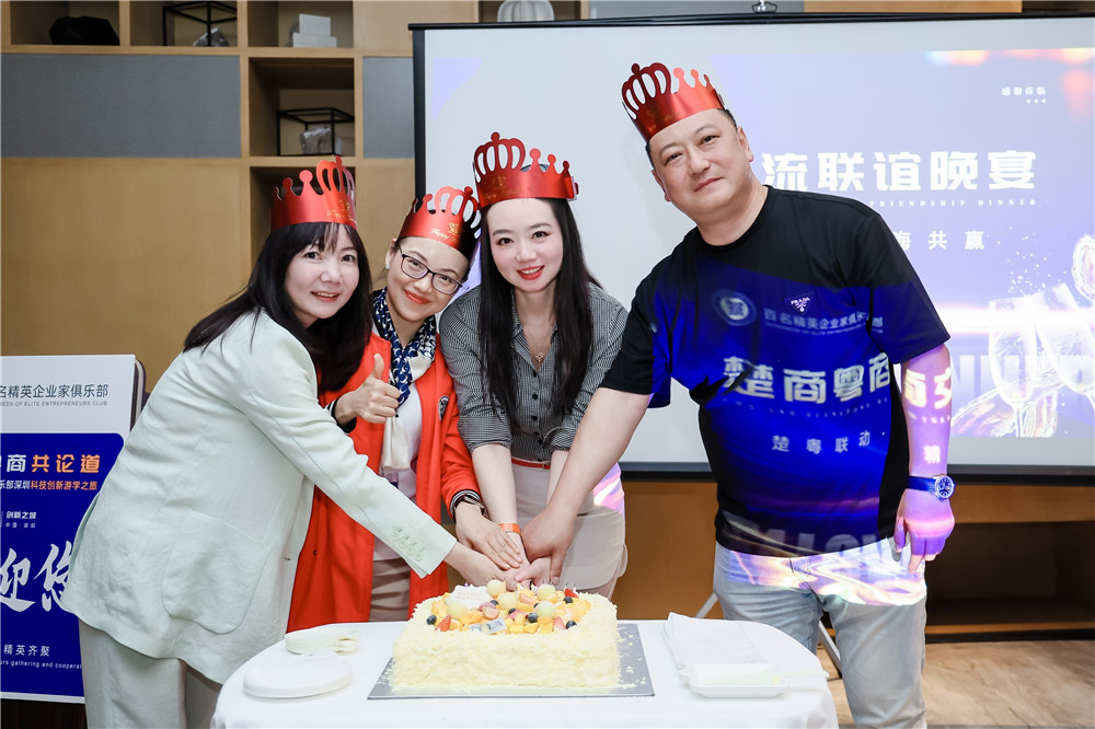 雙雄醉藍(lán)潮醬酒亮相楚商粵商交流聯(lián)誼晚宴，引領(lǐng)健康飲酒新風(fēng)尚