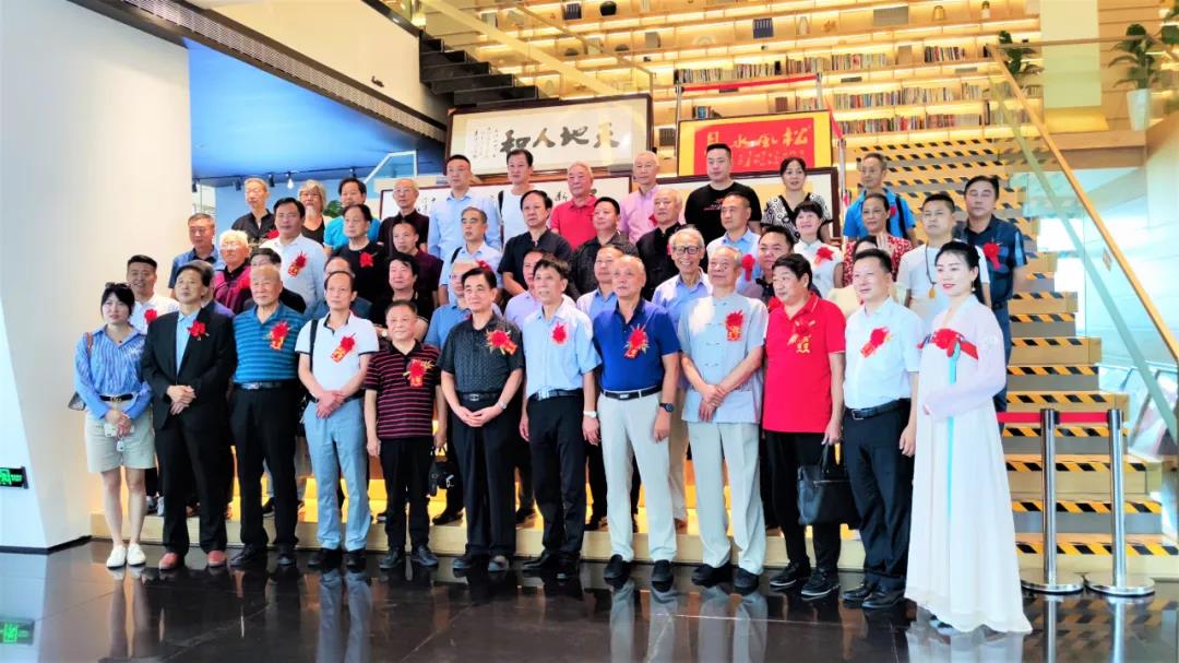 石花雙雄醉傾情支持《情寄古城襄陽，墨韻漢江封面——梁發(fā)國書法展》