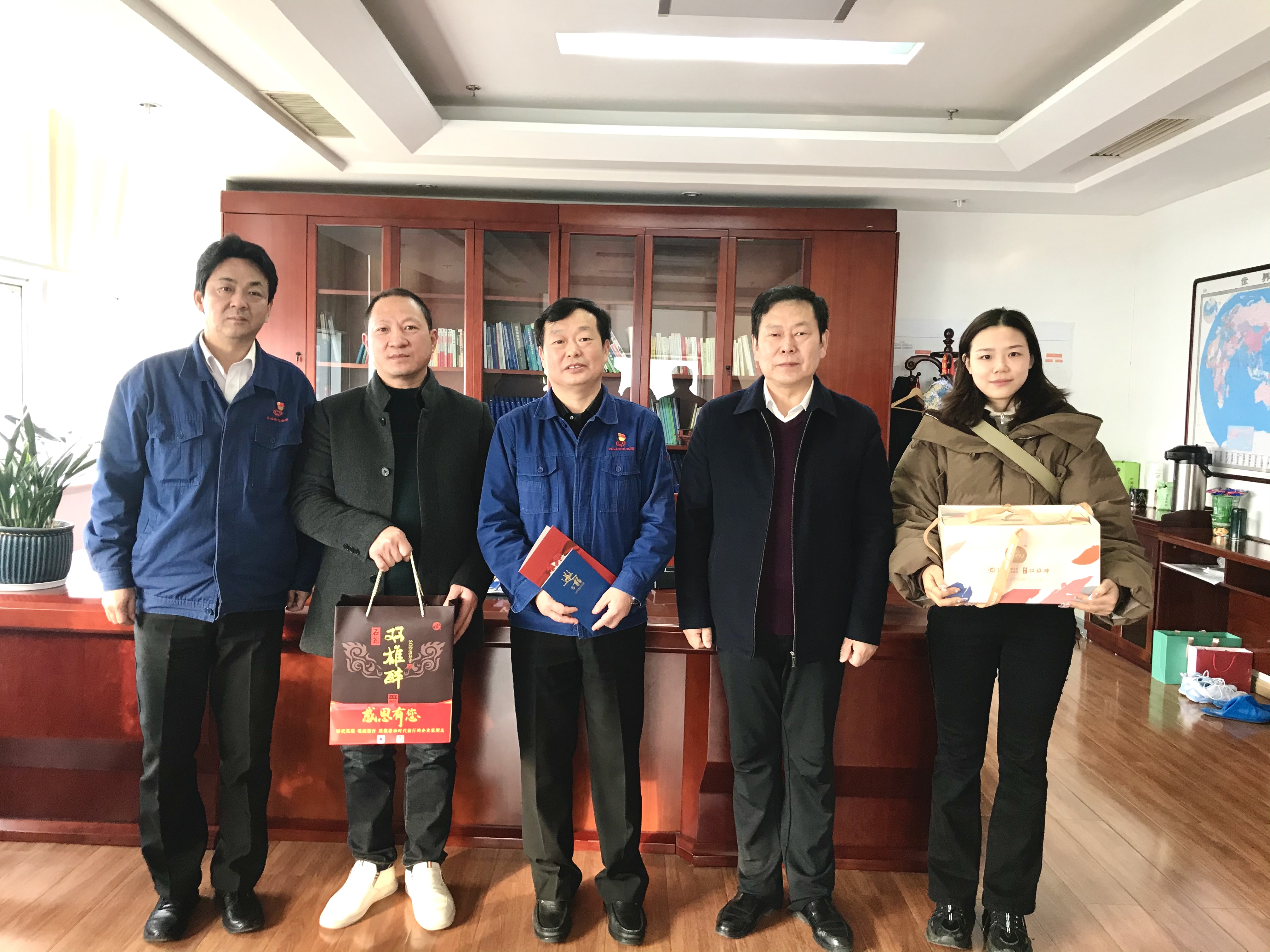【雙雄醉贊助襄陽企業(yè)家暖心工程系列報(bào)道】企業(yè)家張偉、付昌旭、云志紅、陳綱、王乃華、李作發(fā)、張敏、黃偉等收到暖心生日祝福